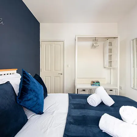 Spacious 2 Bedroom By Matchstickstays ブリストル