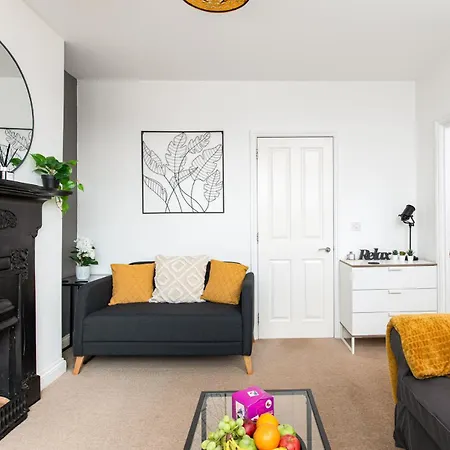 Spacious 2 Bedroom By Matchstickstays