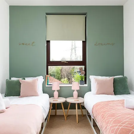 Spacious 2 Bedroom By Matchstickstays * Bristol