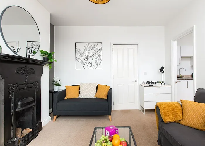 Spacious 2 Bedroom By Matchstickstays