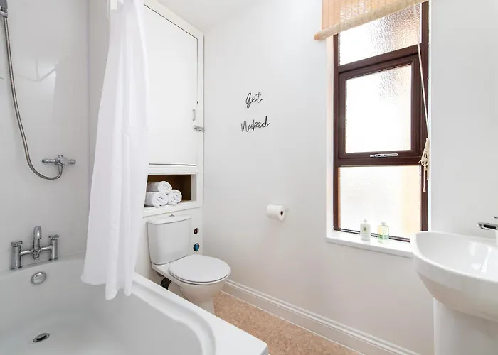 Spacious 2 Bedroom By Matchstickstays Apartment Bristol