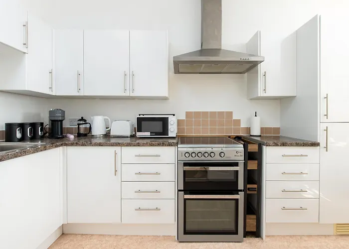 Spacious 2 Bedroom By Matchstickstays