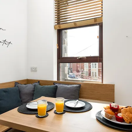 Spacious 2 Bedroom By Matchstickstays *