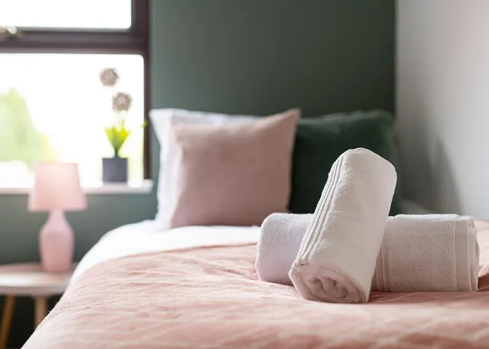 Spacious 2 Bedroom By Matchstickstays דירה *