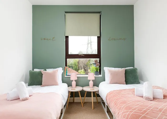 Spacious 2 Bedroom By Matchstickstays * בריסטול